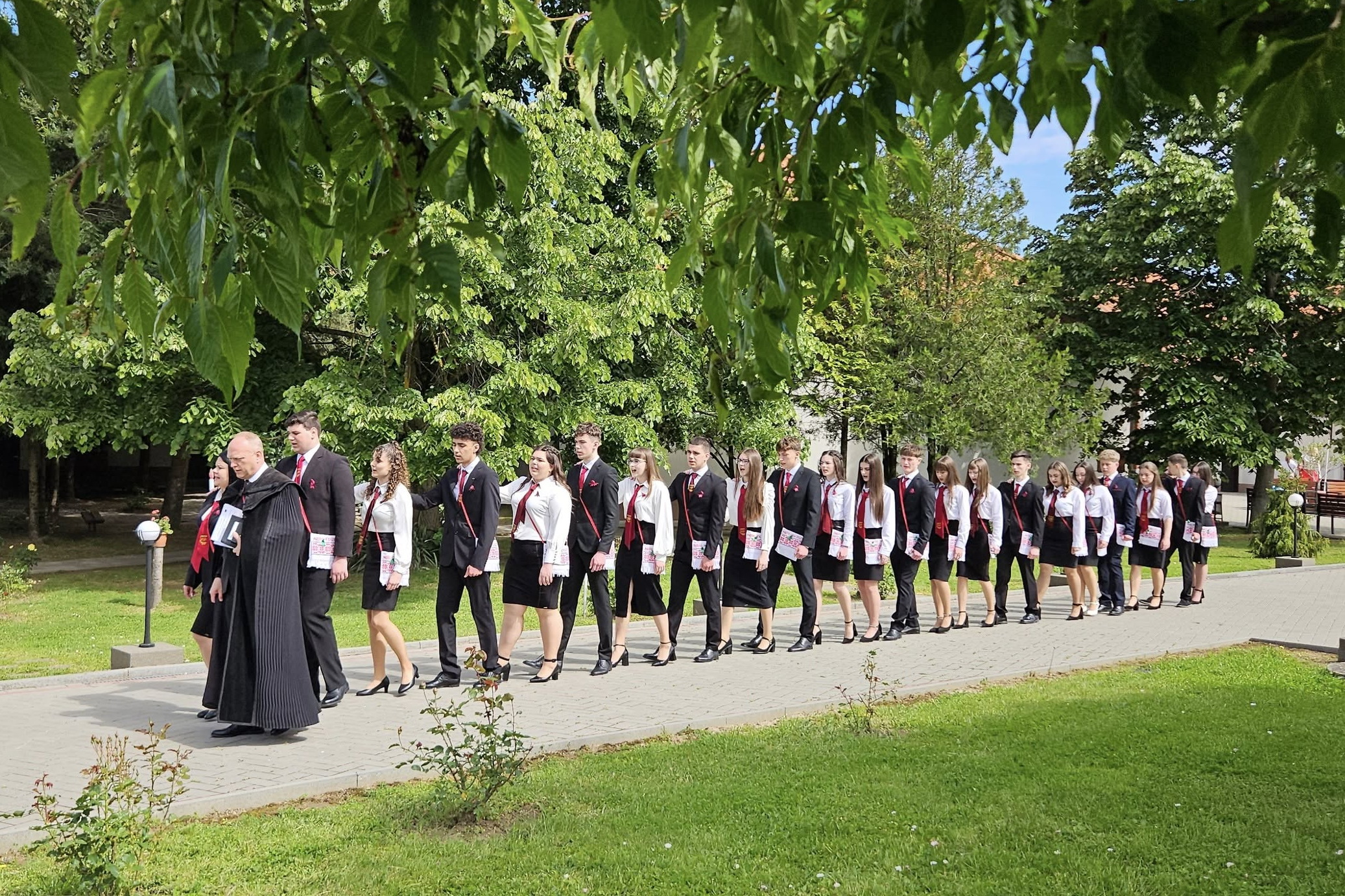 У Великоберезькому реформатському ліцеї пролунав останній дзвоник