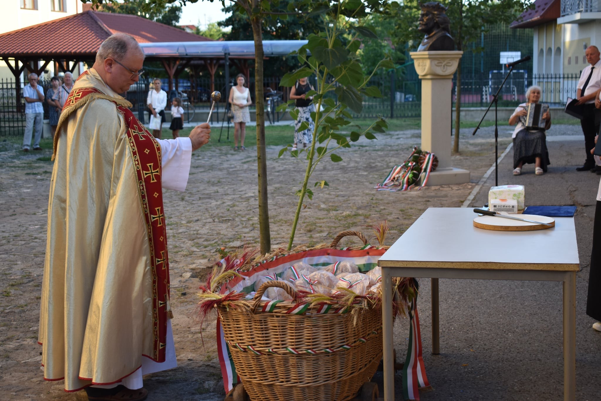 Az augusztus 20-i ünnepség alkalmával felavatták IV. Béla király szobrát Beregszászban