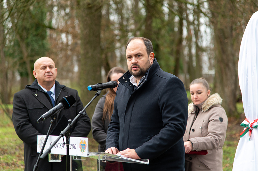 В Угорщині відкрили скульптури мукачівця і харків’янина