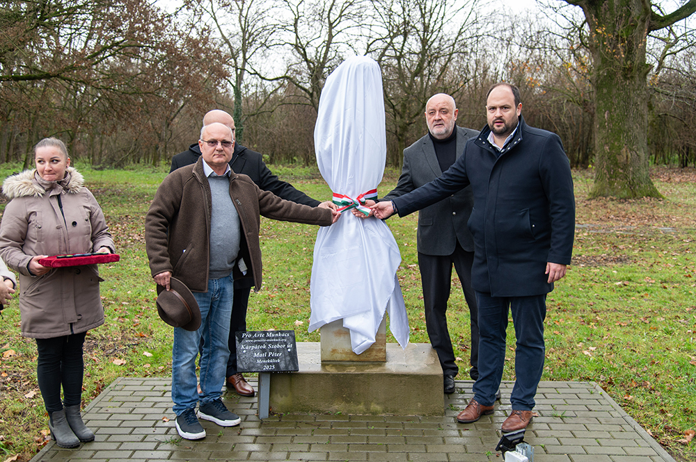 В Угорщині відкрили скульптури мукачівця і харків’янина