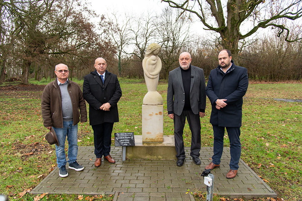 В Угорщині відкрили скульптури мукачівця і харків’янина