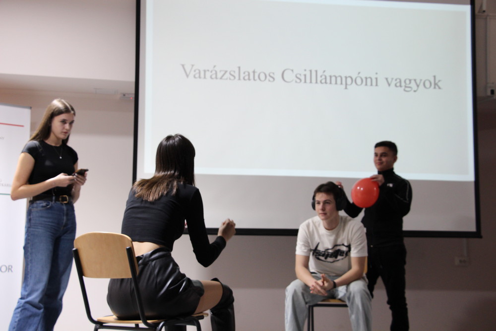 У Фаховому коледжі Закарпатського угорського університету відбулася посвята в студенти