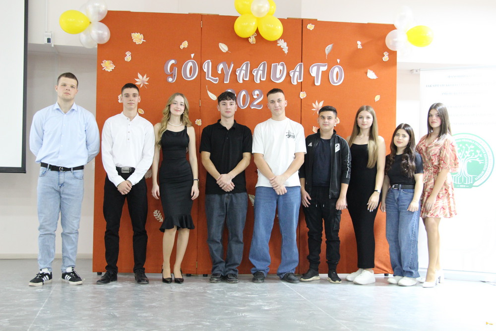 У Фаховому коледжі Закарпатського угорського університету відбулася посвята в студенти