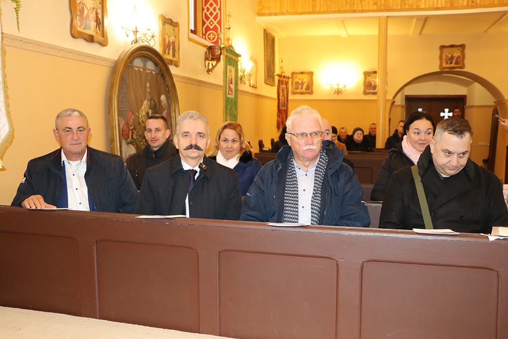 До пошкодженої греко-католицької церкви в Паладь-Комарівцях надійшла допомога з Угорщини