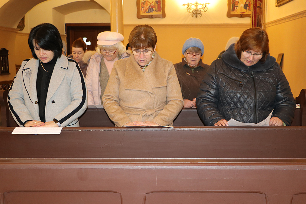 До пошкодженої греко-католицької церкви в Паладь-Комарівцях надійшла допомога з Угорщини