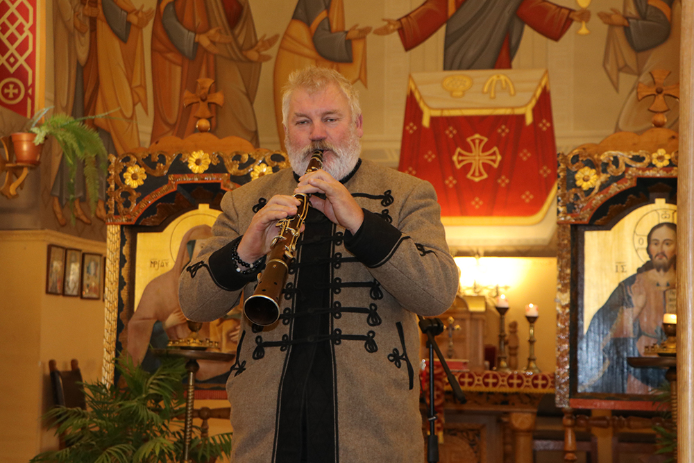 До пошкодженої греко-католицької церкви в Паладь-Комарівцях надійшла допомога з Угорщини