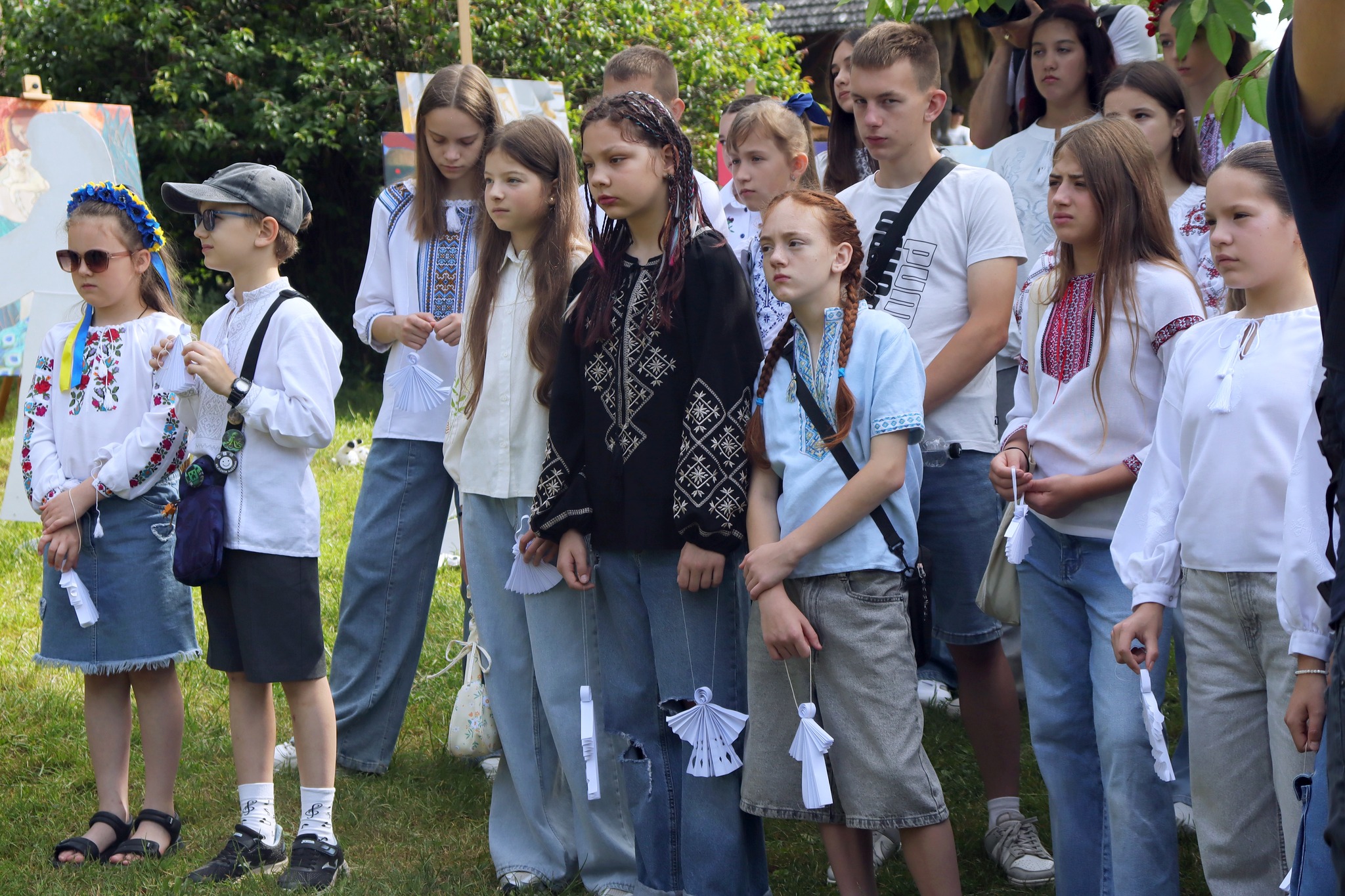 Дзвіночки пам’яті та паперові янголи: в Ужгороді вшанували дітей, чиї життя забрала війна