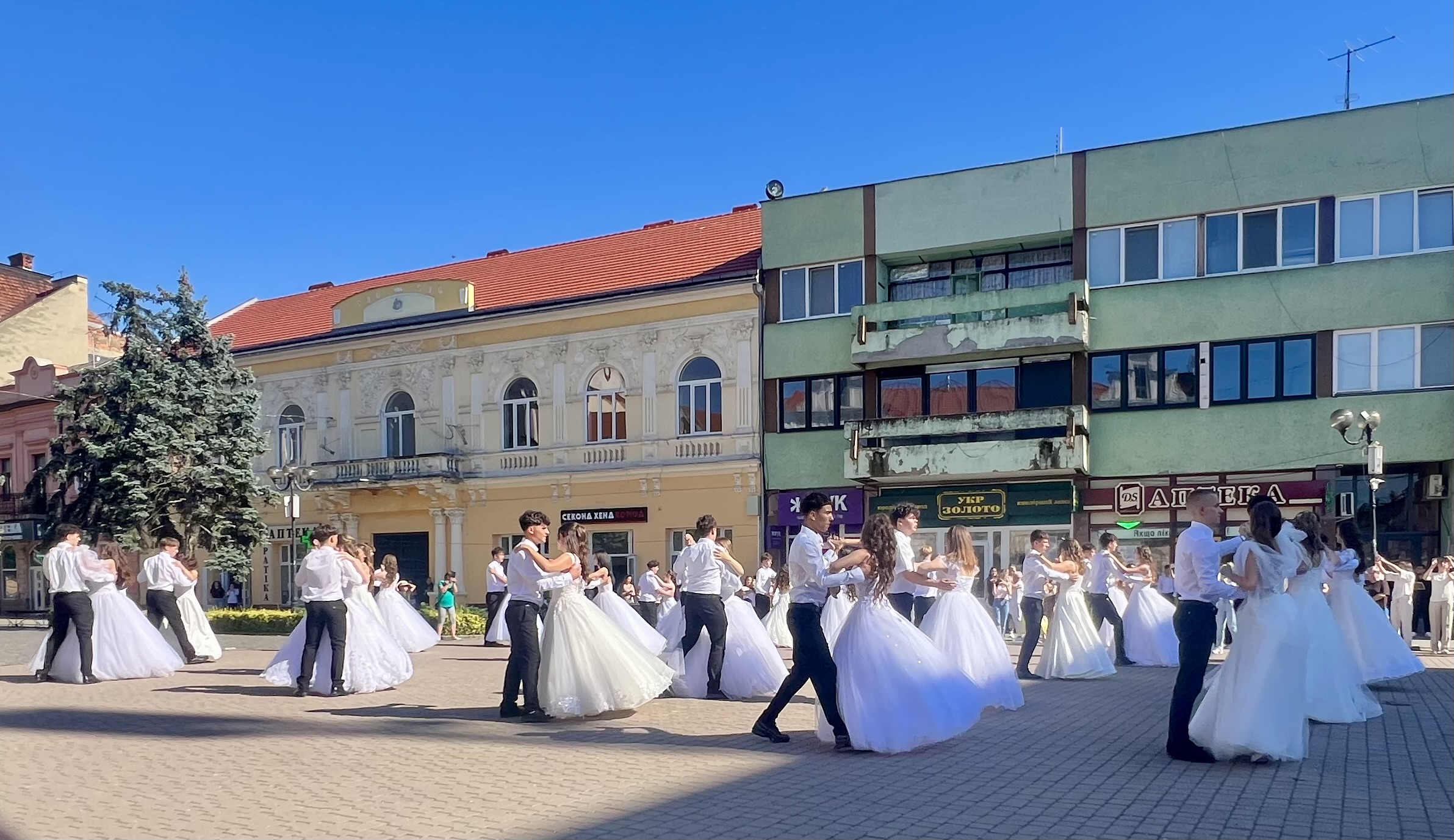 Ünnepélyes bizonyítványátadó a Kossuth Lajos Líceumban – búcsú a középiskolától